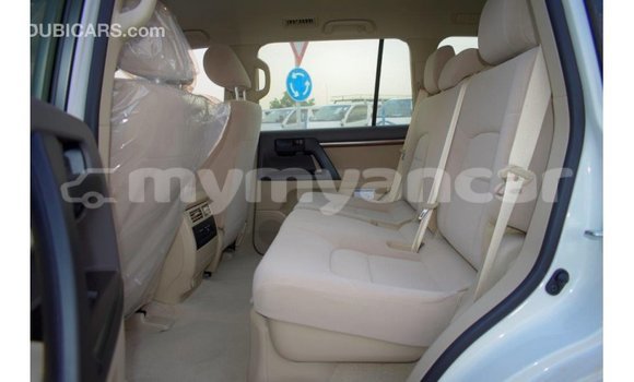Acheter Import Voiture Toyota Land Cruiser Blanc à Import - Dubai, #<Region:0x000000000c5121b8> Acheter Import Voiture Toyota Land Cruiser Blanc à Import - Dubai, #<Region:0x000000000c5121b8>