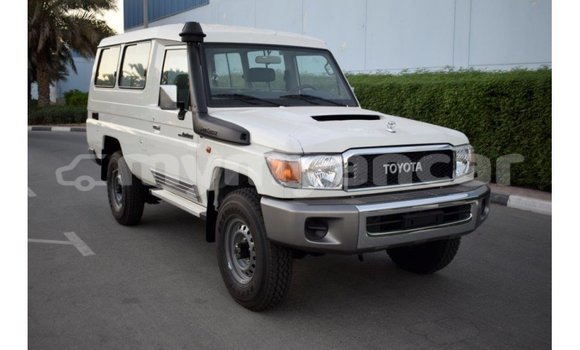 Buy Import Toyota Land Cruiser White Car in Import - Dubai in Ayeyarwady Buy Import Toyota Land Cruiser White Car in Import - Dubai in Ayeyarwady