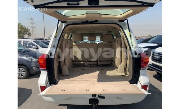 Acheter Import Voiture Toyota Land Cruiser Blanc à Import - Dubai, #<Region:0x000000000c5121b8> Acheter Import Voiture Toyota Land Cruiser Blanc à Import - Dubai, #<Region:0x000000000c5121b8>