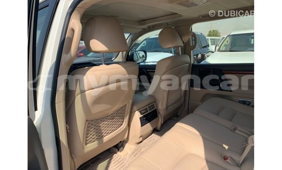 Acheter Import Voiture Toyota Land Cruiser Blanc à Import - Dubai, #<Region:0x000000000c5121b8> Acheter Import Voiture Toyota Land Cruiser Blanc à Import - Dubai, #<Region:0x000000000c5121b8>