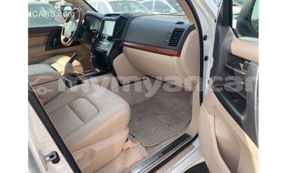 Acheter Import Voiture Toyota Land Cruiser Blanc à Import - Dubai, #<Region:0x000000000c5121b8> Acheter Import Voiture Toyota Land Cruiser Blanc à Import - Dubai, #<Region:0x000000000c5121b8>