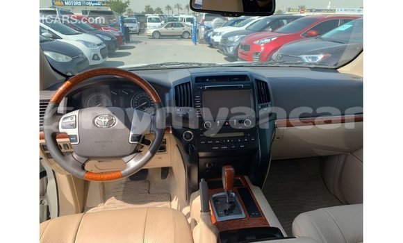 Acheter Import Voiture Toyota Land Cruiser Blanc à Import - Dubai, #<Region:0x000000000c5121b8> Acheter Import Voiture Toyota Land Cruiser Blanc à Import - Dubai, #<Region:0x000000000c5121b8>