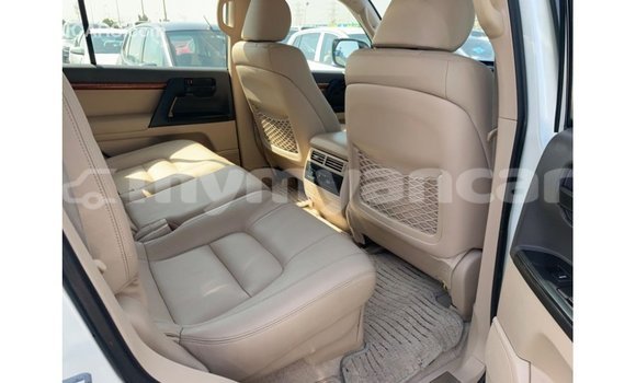 Acheter Import Voiture Toyota Land Cruiser Blanc à Import - Dubai, #<Region:0x000000000c5121b8> Acheter Import Voiture Toyota Land Cruiser Blanc à Import - Dubai, #<Region:0x000000000c5121b8>