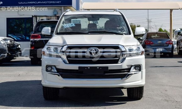 Buy Import Toyota Land Cruiser White Car in Import - Dubai in Ayeyarwady Buy Import Toyota Land Cruiser White Car in Import - Dubai in Ayeyarwady