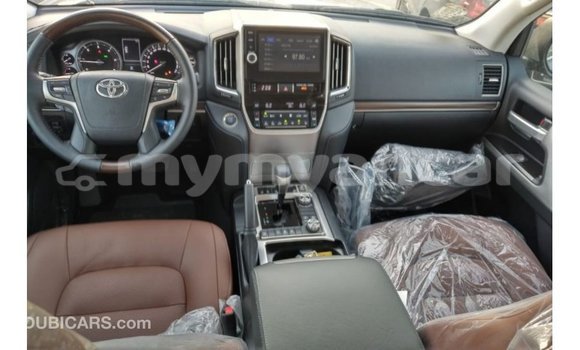 Buy Import Toyota Land Cruiser White Car in Import - Dubai in Ayeyarwady Buy Import Toyota Land Cruiser White Car in Import - Dubai in Ayeyarwady
