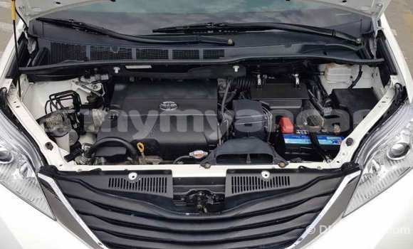 Buy Import Toyota Sienna White Car in Import - Dubai in Ayeyarwady Buy Import Toyota Sienna White Car in Import - Dubai in Ayeyarwady