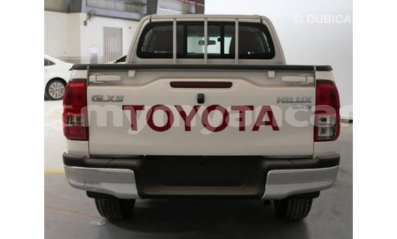Buy Import Toyota Hilux White Car in Import - Dubai in Ayeyarwady Buy Import Toyota Hilux White Car in Import - Dubai in Ayeyarwady
