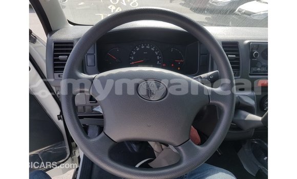 Buy Import Toyota Hiace White Car in Import - Dubai in Ayeyarwady Buy Import Toyota Hiace White Car in Import - Dubai in Ayeyarwady
