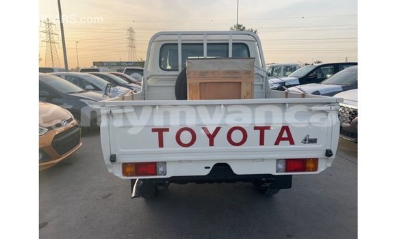 Buy Import Toyota Land Cruiser White Car in Import - Dubai in Ayeyarwady Buy Import Toyota Land Cruiser White Car in Import - Dubai in Ayeyarwady