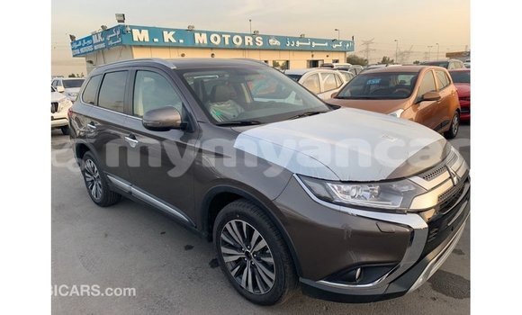 သွင်းကုန် Mitsubishi Outlander Brown ကား Import - Dubai Ayeyarwady သွင်းကုန် Mitsubishi Outlander Brown ကား Import - Dubai Ayeyarwady