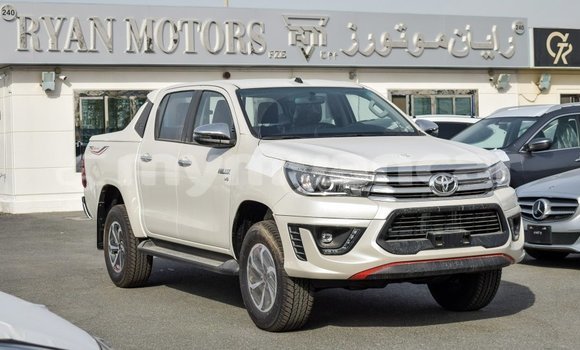 သွင်းကုန် Toyota Hilux White ကား Import - Dubai Ayeyarwady သွင်းကုန် Toyota Hilux White ကား Import - Dubai Ayeyarwady