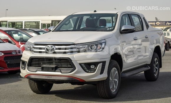 သွင်းကုန် Toyota Hilux White ကား Import - Dubai Ayeyarwady သွင်းကုန် Toyota Hilux White ကား Import - Dubai Ayeyarwady