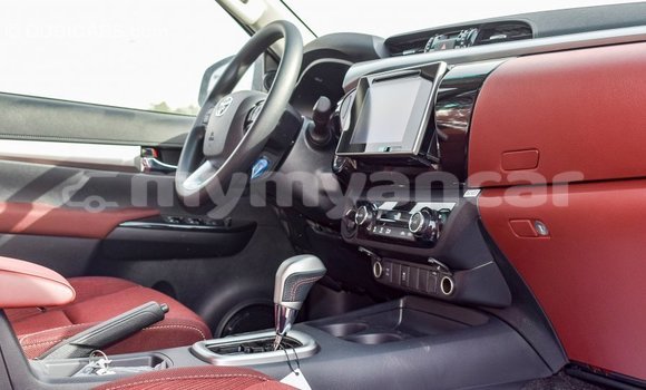 သွင်းကုန် Toyota Hilux White ကား Import - Dubai Ayeyarwady သွင်းကုန် Toyota Hilux White ကား Import - Dubai Ayeyarwady