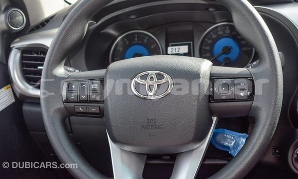 သွင်းကုန် Toyota Hilux White ကား Import - Dubai Ayeyarwady သွင်းကုန် Toyota Hilux White ကား Import - Dubai Ayeyarwady