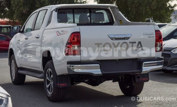 သွင်းကုန် Toyota Hilux White ကား Import - Dubai Ayeyarwady သွင်းကုန် Toyota Hilux White ကား Import - Dubai Ayeyarwady
