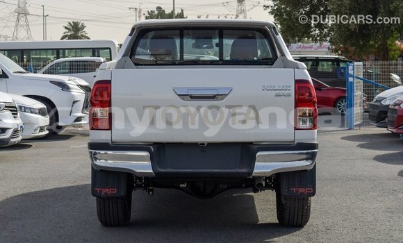 သွင်းကုန် Toyota Hilux White ကား Import - Dubai Ayeyarwady သွင်းကုန် Toyota Hilux White ကား Import - Dubai Ayeyarwady