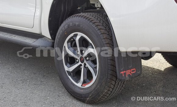 သွင်းကုန် Toyota Hilux White ကား Import - Dubai Ayeyarwady သွင်းကုန် Toyota Hilux White ကား Import - Dubai Ayeyarwady