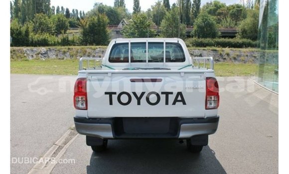 သွင်းကုန် Toyota Hilux White ကား Import - Dubai Ayeyarwady သွင်းကုန် Toyota Hilux White ကား Import - Dubai Ayeyarwady