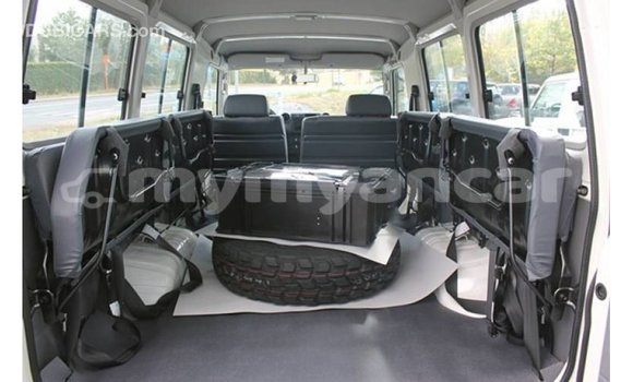 သွင်းကုန် Toyota Land Cruiser White ကား Import - Dubai Ayeyarwady သွင်းကုန် Toyota Land Cruiser White ကား Import - Dubai Ayeyarwady