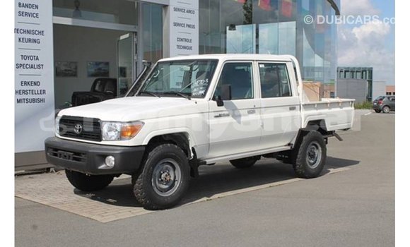 Buy Import Toyota Land Cruiser White Car in Import - Dubai in Ayeyarwady Buy Import Toyota Land Cruiser White Car in Import - Dubai in Ayeyarwady