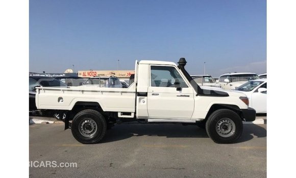Buy Import Toyota Land Cruiser White Car in Import - Dubai in Ayeyarwady Buy Import Toyota Land Cruiser White Car in Import - Dubai in Ayeyarwady