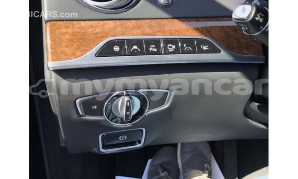 သွင်းကုန် Mercedes-Benz 190 (W201) Black ကား Import - Dubai Ayeyarwady သွင်းကုန် Mercedes-Benz 190 (W201) Black ကား Import - Dubai Ayeyarwady