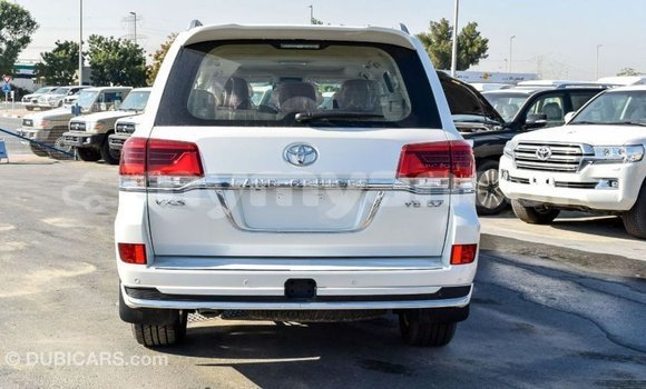 Buy Import Toyota Land Cruiser White Car in Import - Dubai in Ayeyarwady Buy Import Toyota Land Cruiser White Car in Import - Dubai in Ayeyarwady