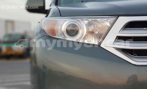 Buy Import Toyota Highlander Green Car in Import - Dubai in Ayeyarwady Buy Import Toyota Highlander Green Car in Import - Dubai in Ayeyarwady