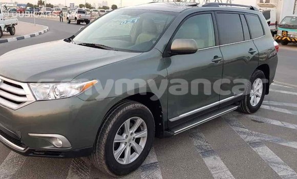 Buy Import Toyota Highlander Green Car in Import - Dubai in Ayeyarwady Buy Import Toyota Highlander Green Car in Import - Dubai in Ayeyarwady