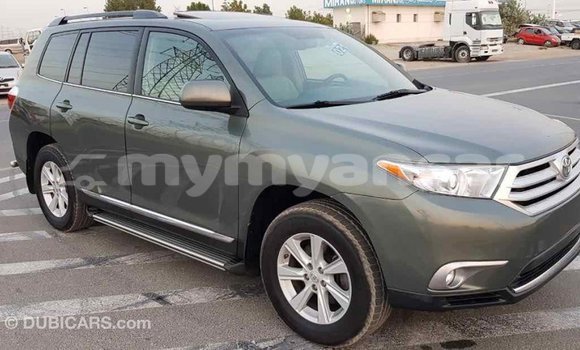 Buy Import Toyota Highlander Green Car in Import - Dubai in Ayeyarwady Buy Import Toyota Highlander Green Car in Import - Dubai in Ayeyarwady