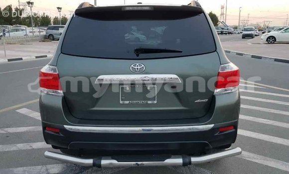 Buy Import Toyota Highlander Green Car in Import - Dubai in Ayeyarwady Buy Import Toyota Highlander Green Car in Import - Dubai in Ayeyarwady