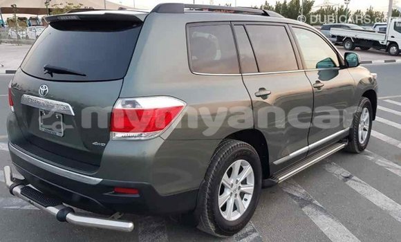 Buy Import Toyota Highlander Green Car in Import - Dubai in Ayeyarwady Buy Import Toyota Highlander Green Car in Import - Dubai in Ayeyarwady