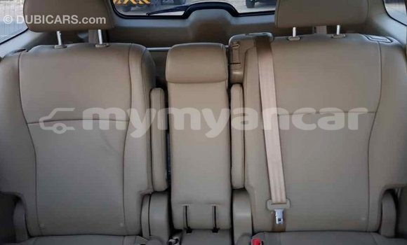 Buy Import Toyota Highlander Green Car in Import - Dubai in Ayeyarwady Buy Import Toyota Highlander Green Car in Import - Dubai in Ayeyarwady