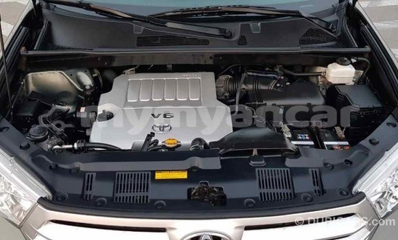 Buy Import Toyota Highlander Green Car in Import - Dubai in Ayeyarwady Buy Import Toyota Highlander Green Car in Import - Dubai in Ayeyarwady