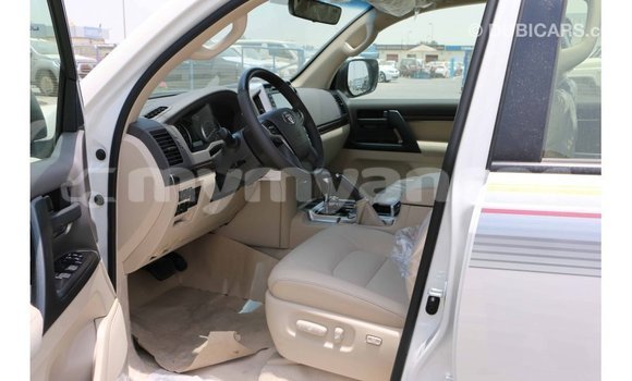 Buy Import Toyota Land Cruiser White Car in Import - Dubai in Ayeyarwady Buy Import Toyota Land Cruiser White Car in Import - Dubai in Ayeyarwady