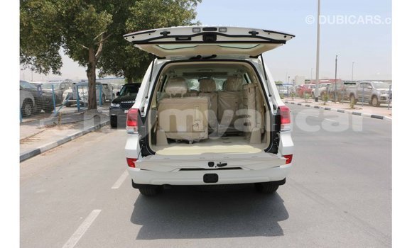 Buy Import Toyota Land Cruiser White Car in Import - Dubai in Ayeyarwady Buy Import Toyota Land Cruiser White Car in Import - Dubai in Ayeyarwady