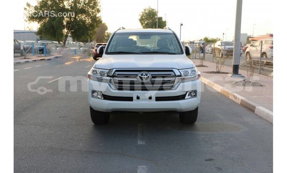 Buy Import Toyota Land Cruiser White Car in Import - Dubai in Ayeyarwady Buy Import Toyota Land Cruiser White Car in Import - Dubai in Ayeyarwady