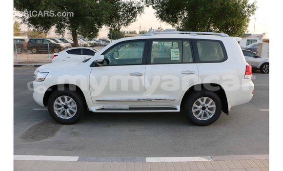 Buy Import Toyota Land Cruiser White Car in Import - Dubai in Ayeyarwady Buy Import Toyota Land Cruiser White Car in Import - Dubai in Ayeyarwady