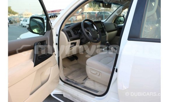 Buy Import Toyota Land Cruiser White Car in Import - Dubai in Ayeyarwady Buy Import Toyota Land Cruiser White Car in Import - Dubai in Ayeyarwady