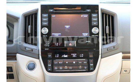 Buy Import Toyota Land Cruiser White Car in Import - Dubai in Ayeyarwady Buy Import Toyota Land Cruiser White Car in Import - Dubai in Ayeyarwady