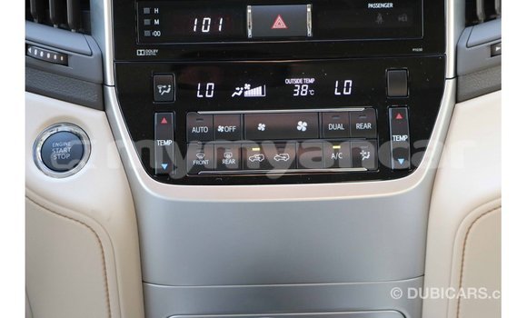 Buy Import Toyota Land Cruiser White Car in Import - Dubai in Ayeyarwady Buy Import Toyota Land Cruiser White Car in Import - Dubai in Ayeyarwady