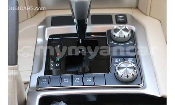 Buy Import Toyota Land Cruiser White Car in Import - Dubai in Ayeyarwady Buy Import Toyota Land Cruiser White Car in Import - Dubai in Ayeyarwady