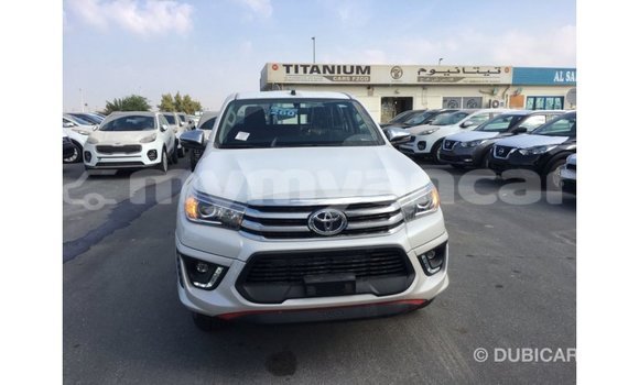 သွင်းကုန် Toyota Hilux White ကား Import - Dubai Ayeyarwady သွင်းကုန် Toyota Hilux White ကား Import - Dubai Ayeyarwady