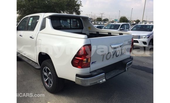 သွင်းကုန် Toyota Hilux White ကား Import - Dubai Ayeyarwady သွင်းကုန် Toyota Hilux White ကား Import - Dubai Ayeyarwady