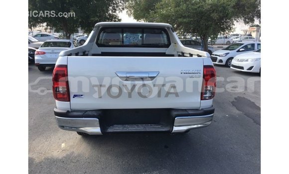 သွင်းကုန် Toyota Hilux White ကား Import - Dubai Ayeyarwady သွင်းကုန် Toyota Hilux White ကား Import - Dubai Ayeyarwady