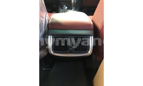 သွင်းကုန် Toyota Hilux White ကား Import - Dubai Ayeyarwady သွင်းကုန် Toyota Hilux White ကား Import - Dubai Ayeyarwady