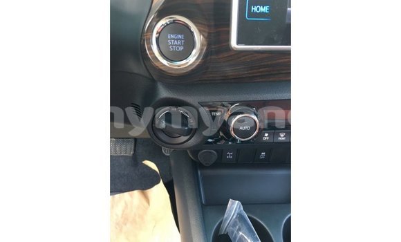 သွင်းကုန် Toyota Hilux White ကား Import - Dubai Ayeyarwady သွင်းကုန် Toyota Hilux White ကား Import - Dubai Ayeyarwady