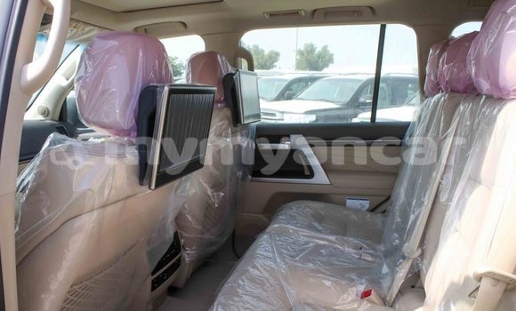 Buy Import Toyota Land Cruiser White Car in Import - Dubai in Ayeyarwady Buy Import Toyota Land Cruiser White Car in Import - Dubai in Ayeyarwady