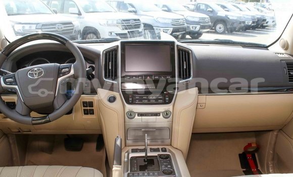 Buy Import Toyota Land Cruiser White Car in Import - Dubai in Ayeyarwady Buy Import Toyota Land Cruiser White Car in Import - Dubai in Ayeyarwady