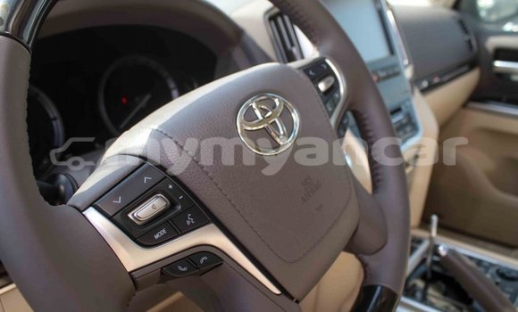 Buy Import Toyota Land Cruiser White Car in Import - Dubai in Ayeyarwady Buy Import Toyota Land Cruiser White Car in Import - Dubai in Ayeyarwady